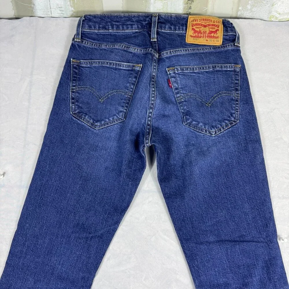 Levi's 511 Men's Straight Leg Jeans Blue Denim Slim Fit Zip Fly 5-Pocket W30 L32